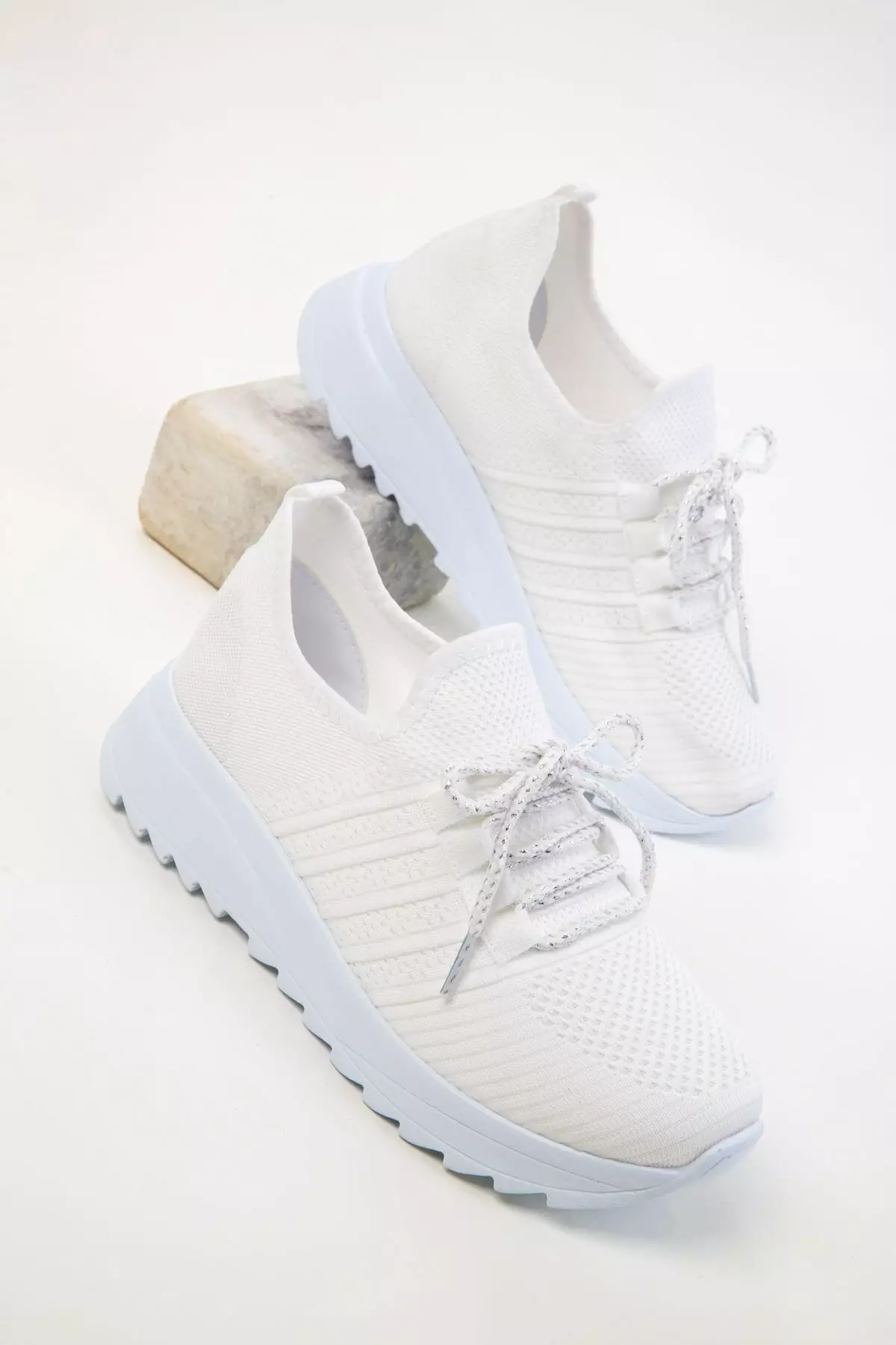 Women's White Sneakers 19118