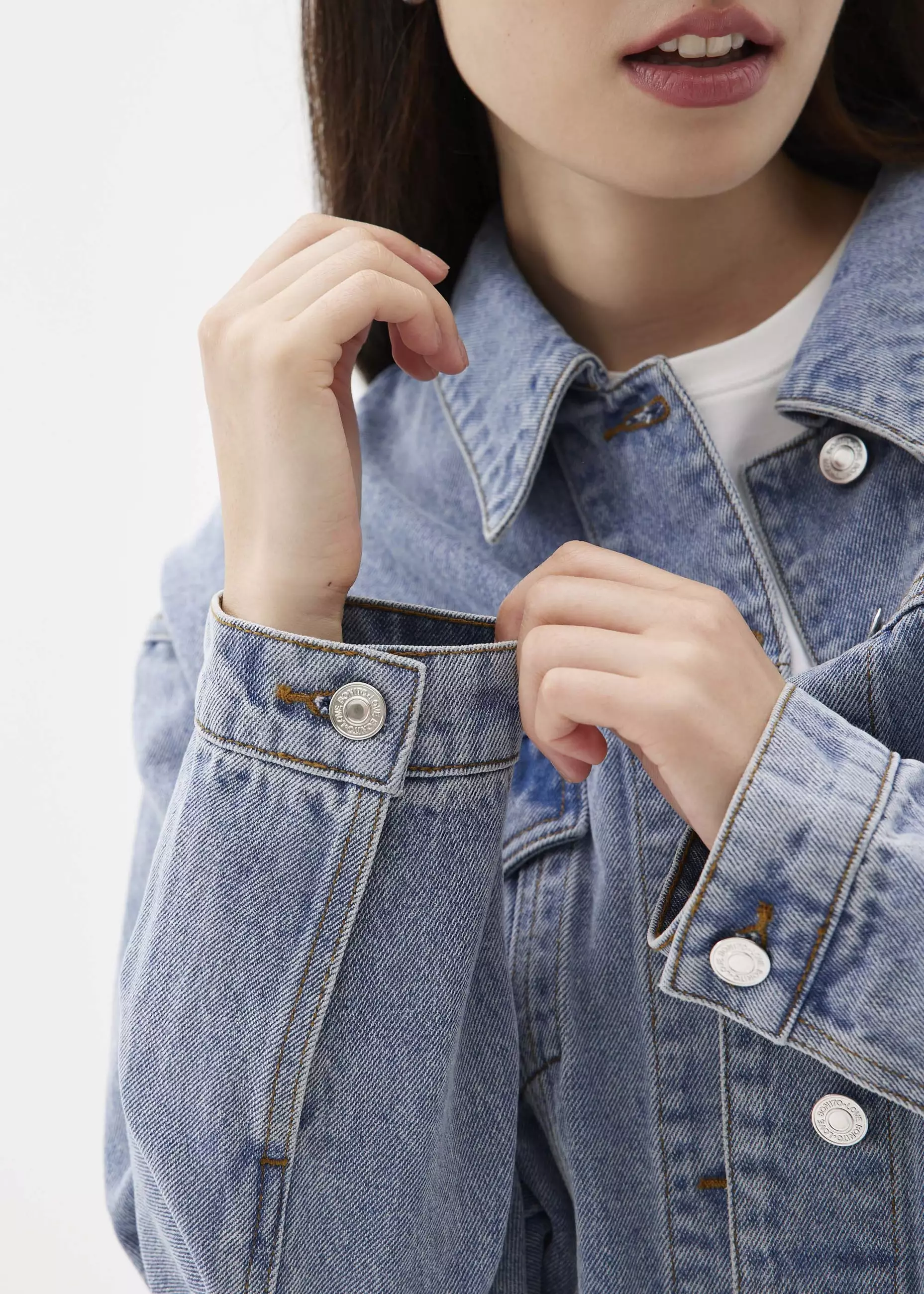 Jaket Wanita - Kaia Classic Denim Jacket