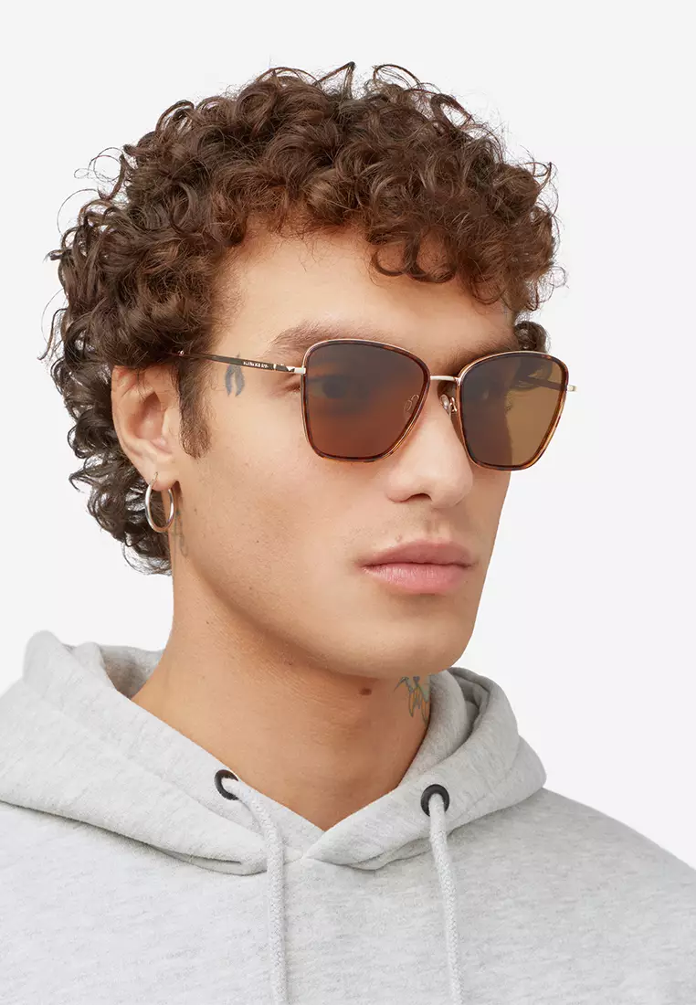 HAWKERS POLARIZED Carey Olive CHILL Sunglasses for Men and Women, Unisex. UV400 Protection. Official Product designed in Spain