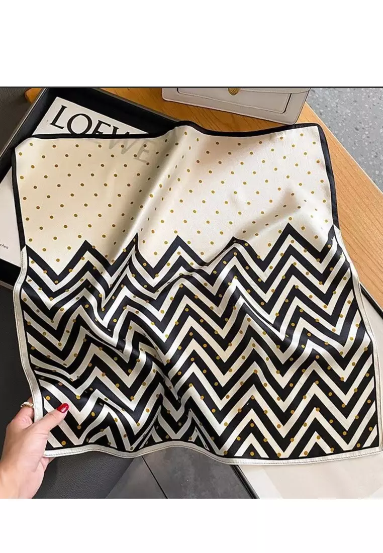 Aksesoris Scarf Lines Zig-Zag Print Motif Silky Square Satin Scarf Segi Empat Ukuran Kecil Black,White & Gold