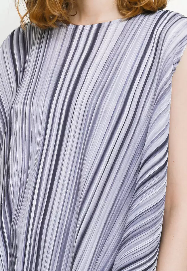 Multi Shade Sleeveless Pleated Top