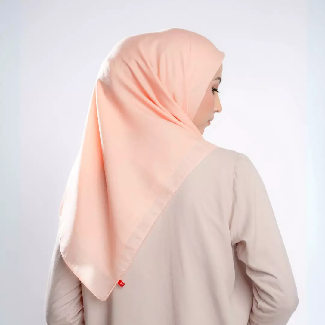 KAYLA Scarf Peach - Kerudung Hijab Segi Empat Polos - Bahan Voal - Ukuran 110x110