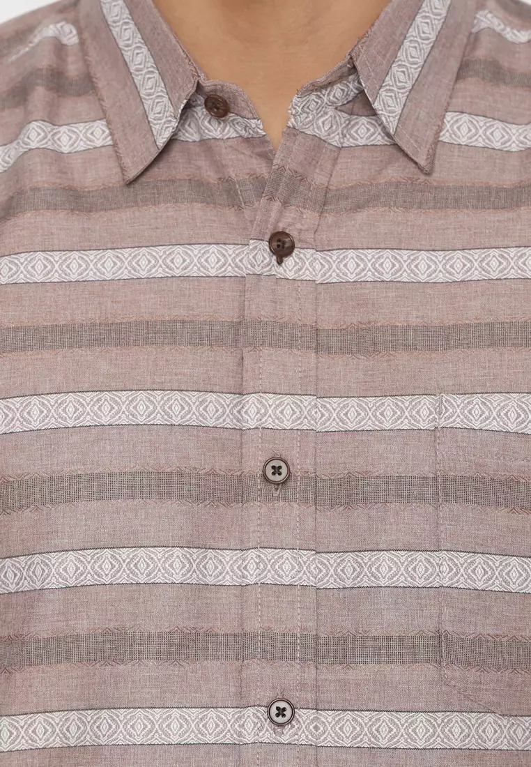 POLICE Kemeja Salur Printing Coklat Muda Regular Fit Pria