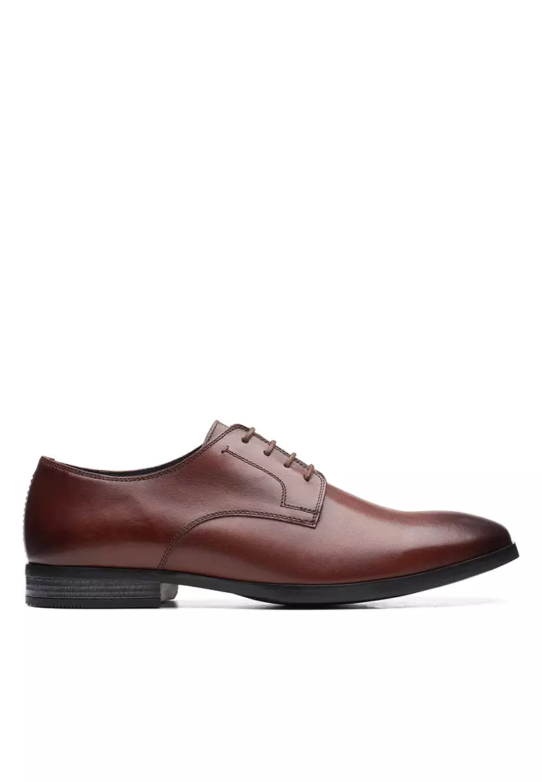 Discount on Clarks  shoes - SKU: Bradish Lace Leather Brown