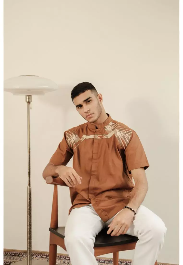 LARUSSO Kemeja Koko Bordir Panjang - Orange Brick