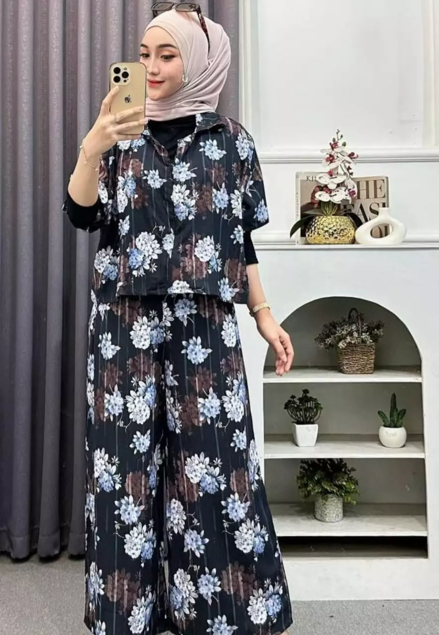 Setelan Kulot Crop Jumbo Hitam Bunga Biru Premium Modern MYA