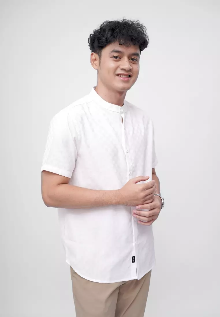 Ryusei Kemeja Kerah Koko Lengan Pendek Akari White