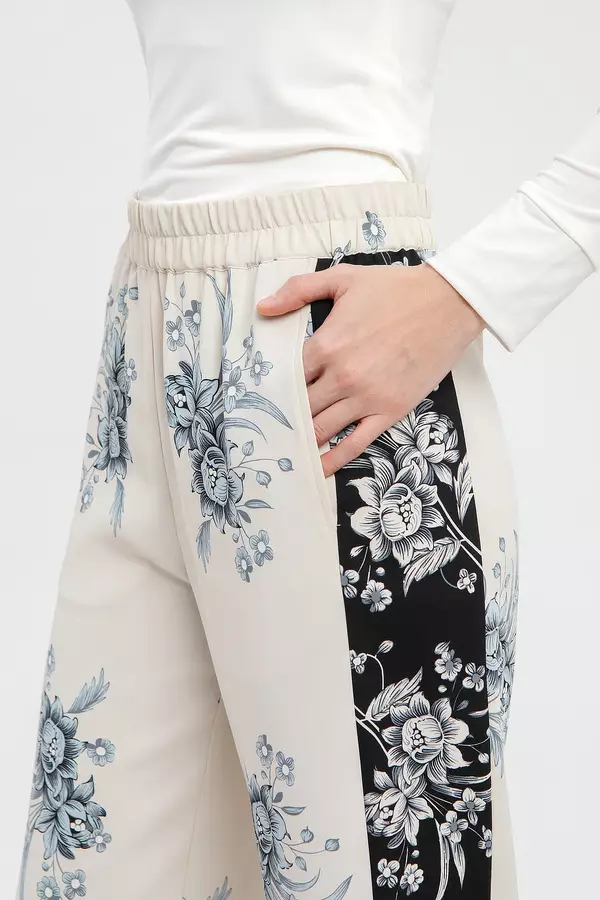 MINIMAL - Hasta - Kulot Motif Bunga - Black Warna Beige