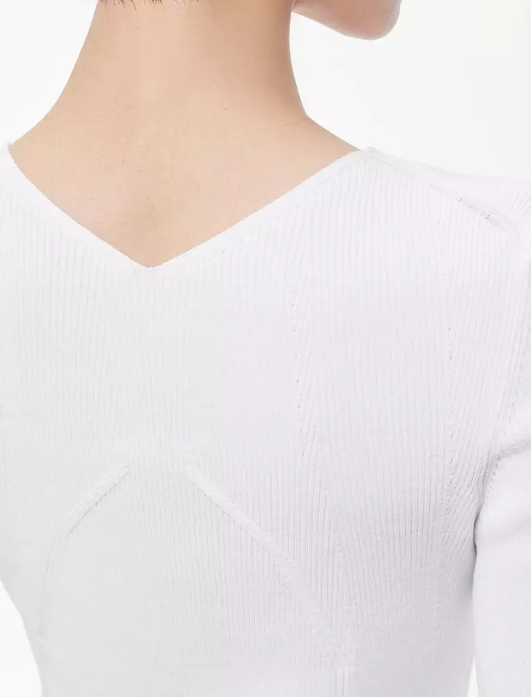Long-sleeved pullover sweater