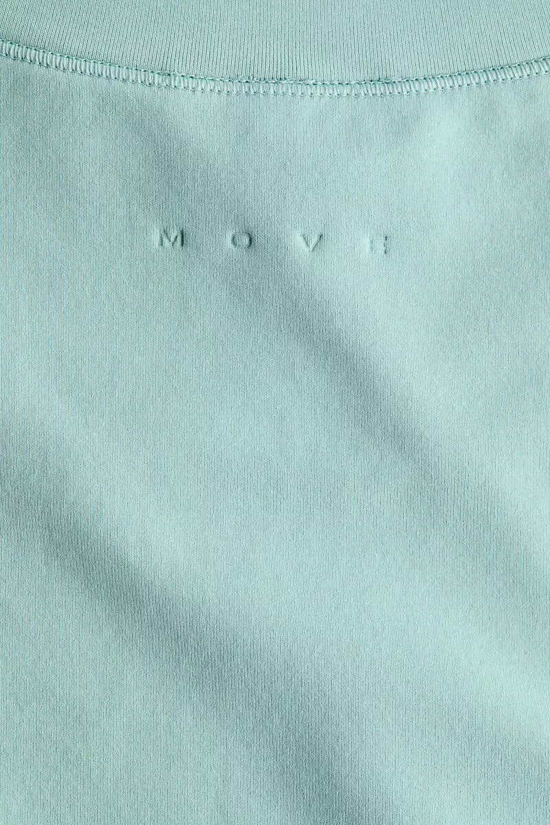 Seamless Slim Fit Sports T-shirt with DryMove™