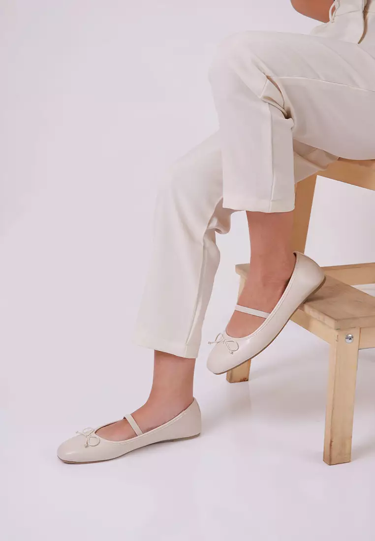 Sofia Maika Mary Jane Flat Beige