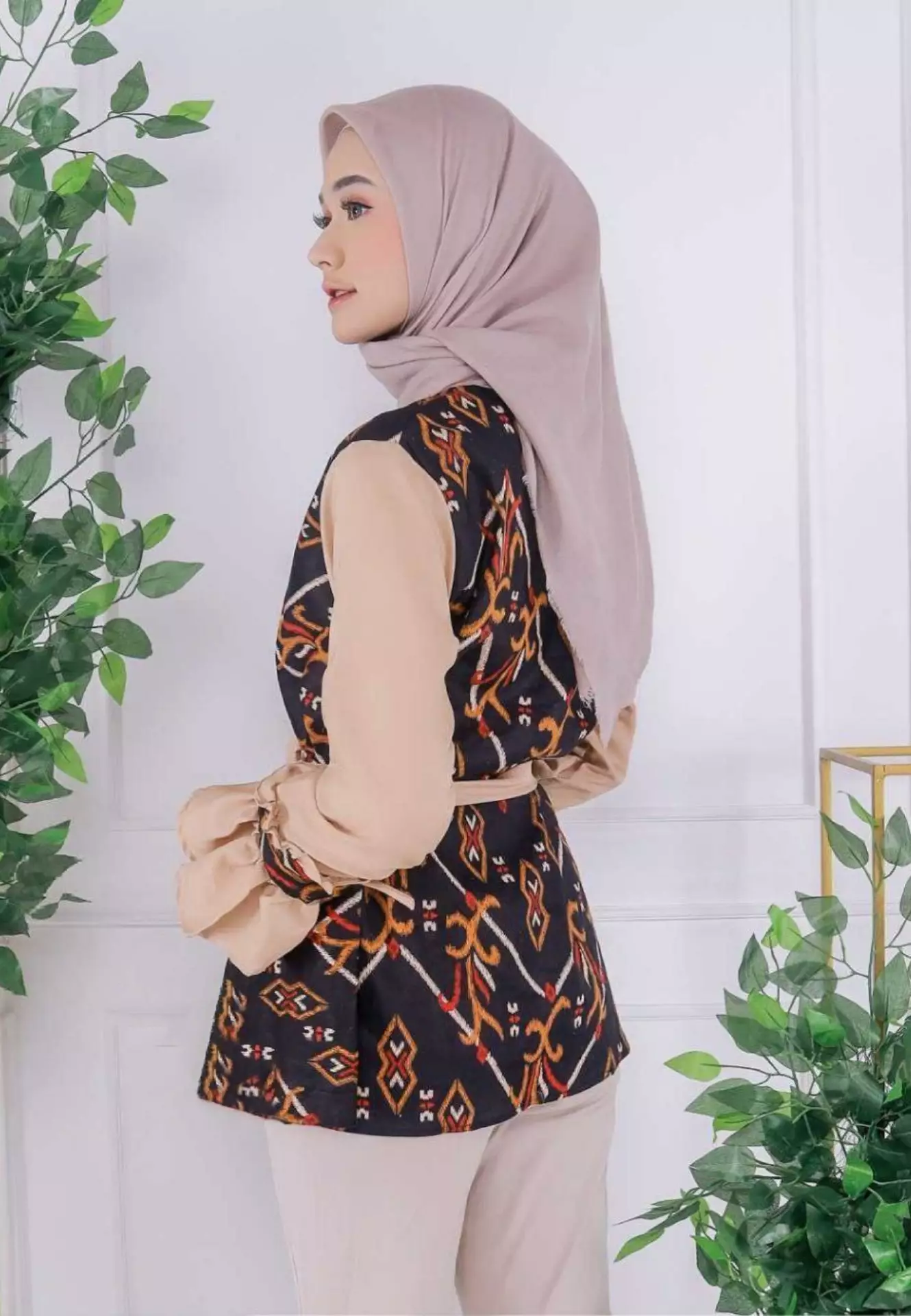 Zetta Krem Blouse Batik Premium Elegant JTR