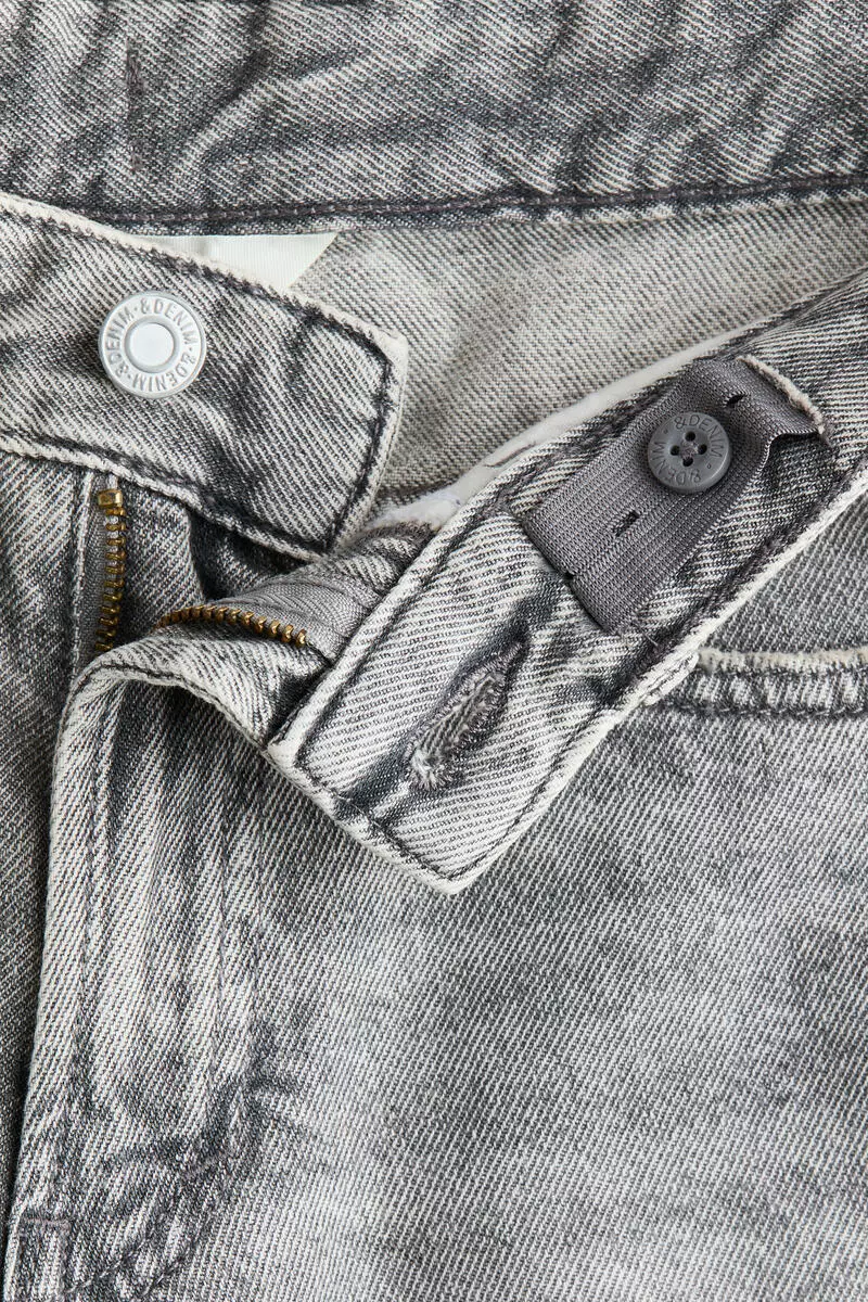 Loose-fit denim shorts