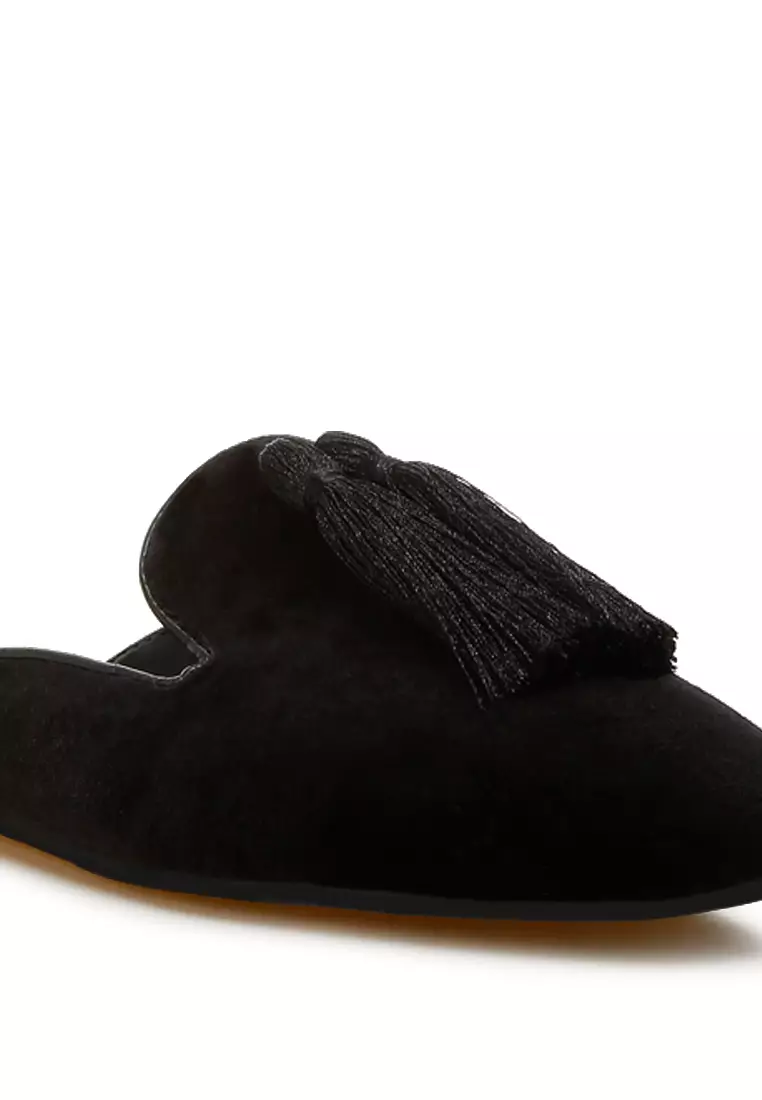 Sandal Beludru Detail Rumbai Warna Hitam