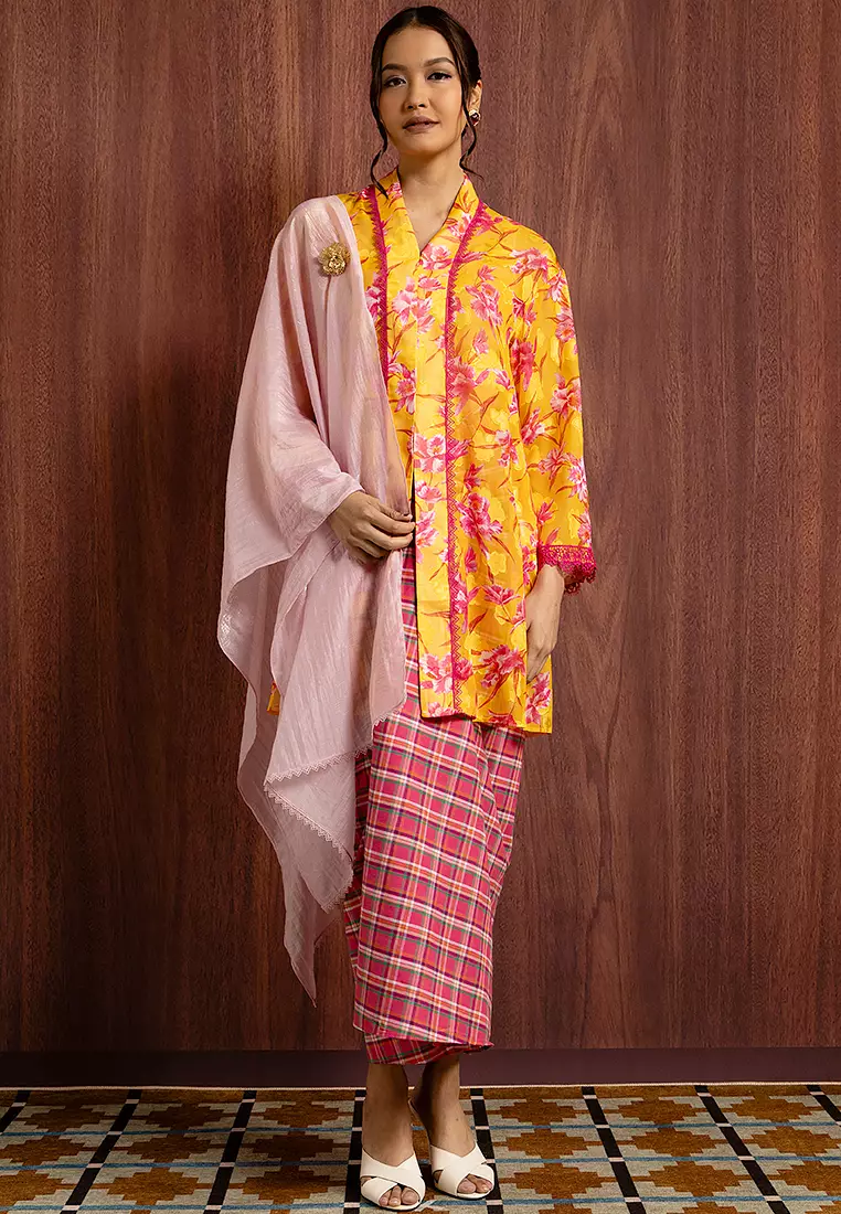 SULIKA KEBAYA SET WITH SHAWL