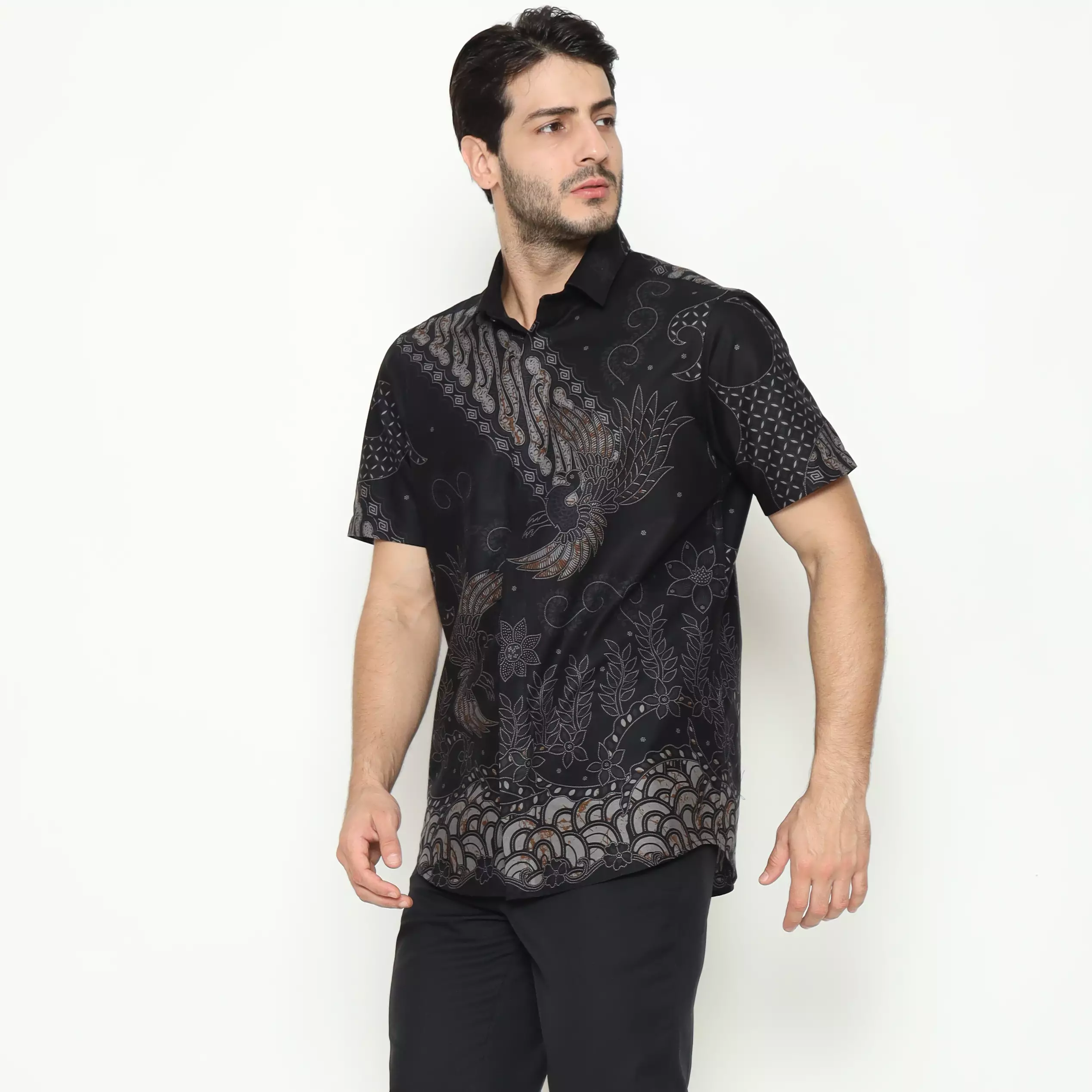 MAGINOT NINDYA BLACK Batik Pria Slim Fit Lengan Pendek bahan katun