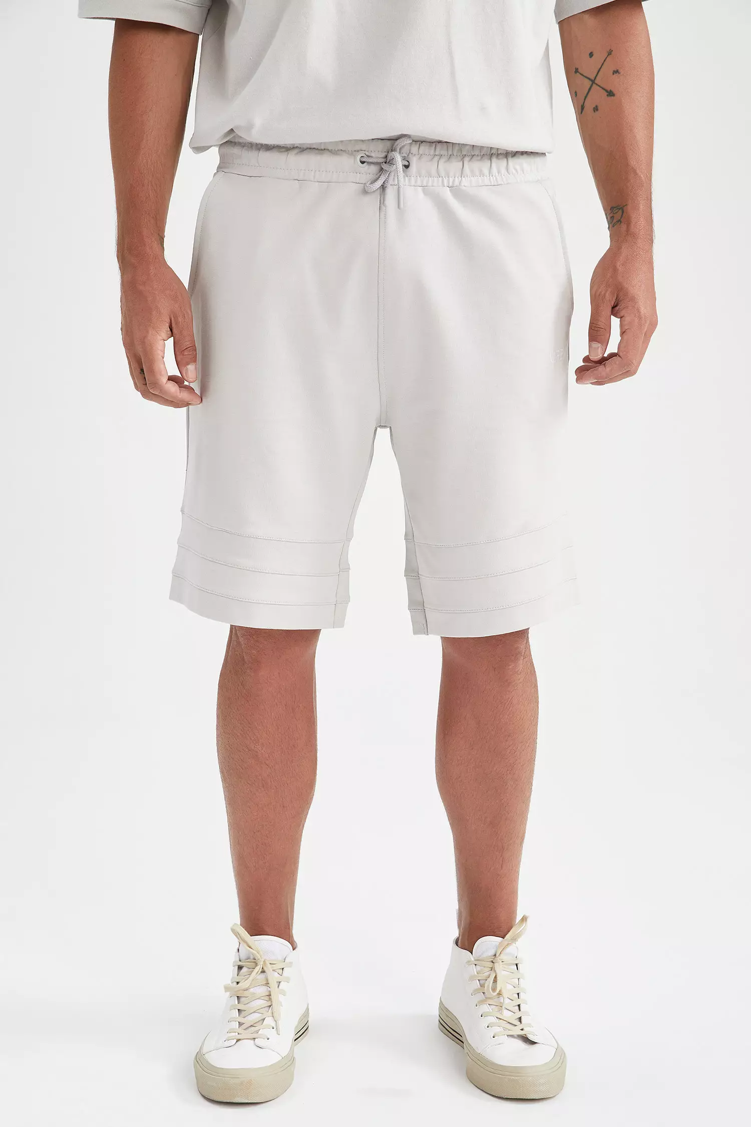 線上選購BLEND Sweat Shorts
