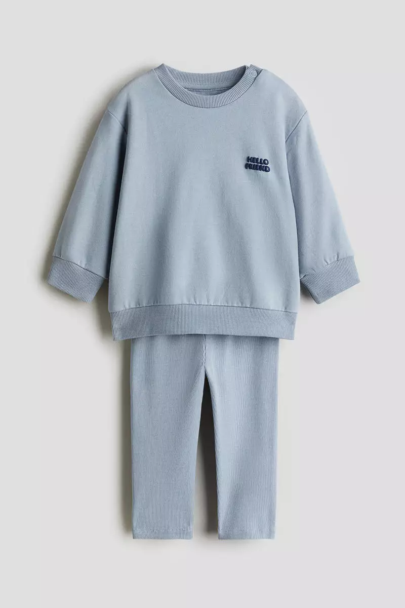 2-piece sweatshirt and leggings set