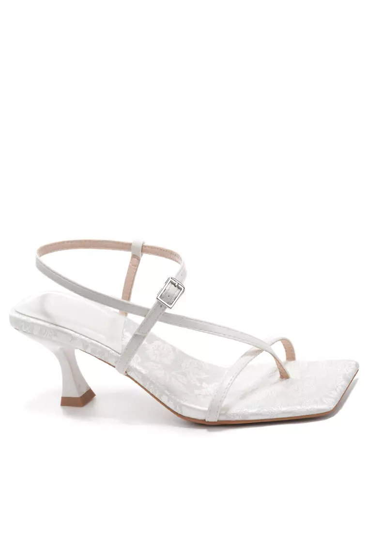 Discount on Twenty Eight Shoes  shoes - SKU: 6CM PU Strap Toe Sandals BY3365-5