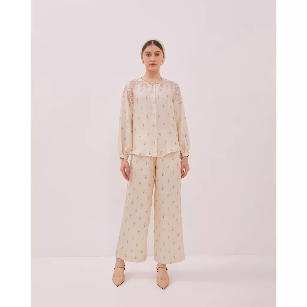 Urban Exchange Blouse Shula Beige - Atasan Blus Wanita Satin Cream Motif Prints