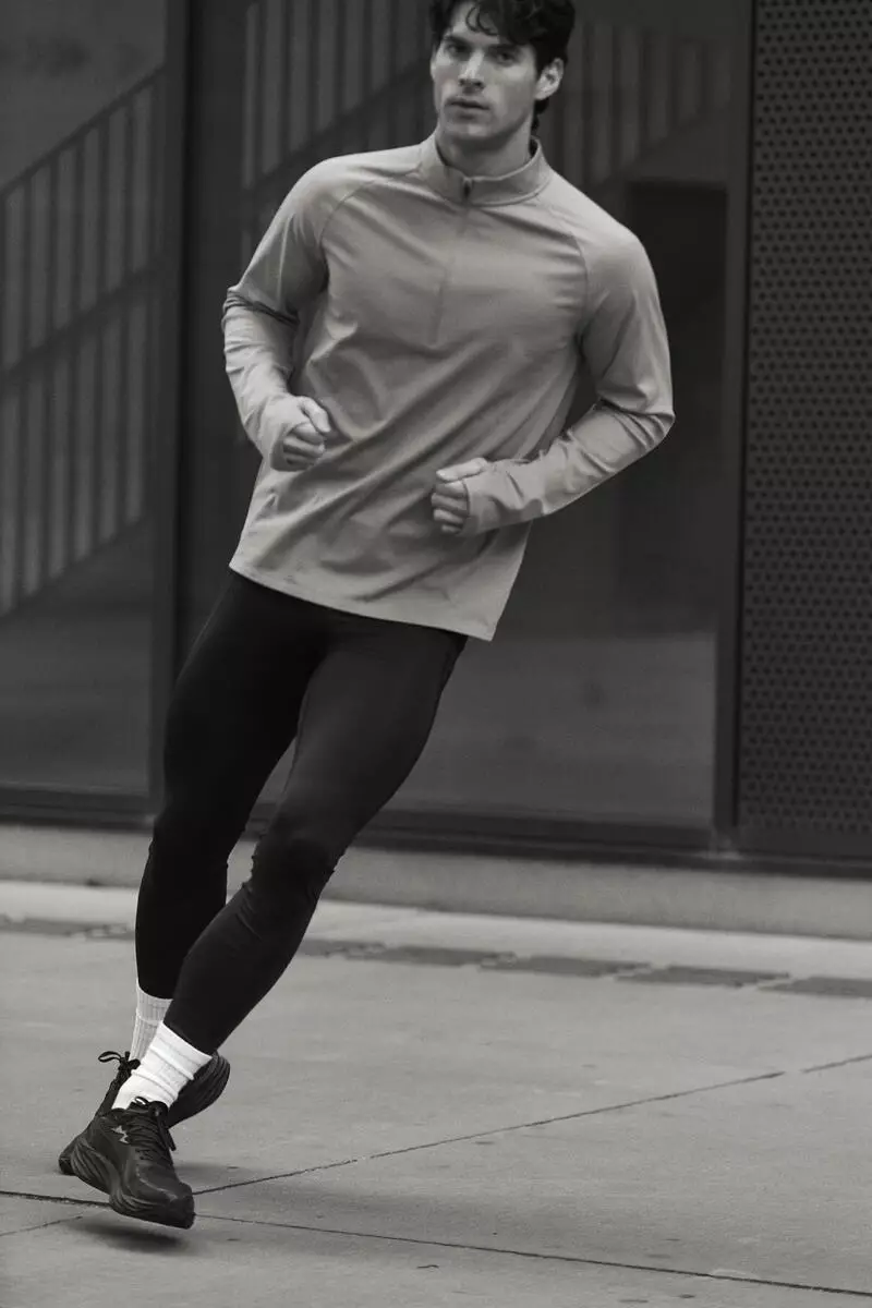 Pocket-detail running tights with DryMove™