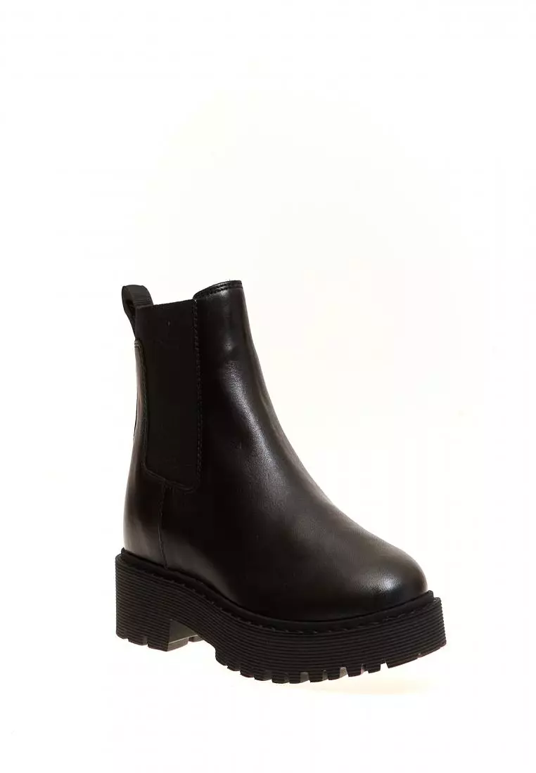 Hogan sale a stivaletto