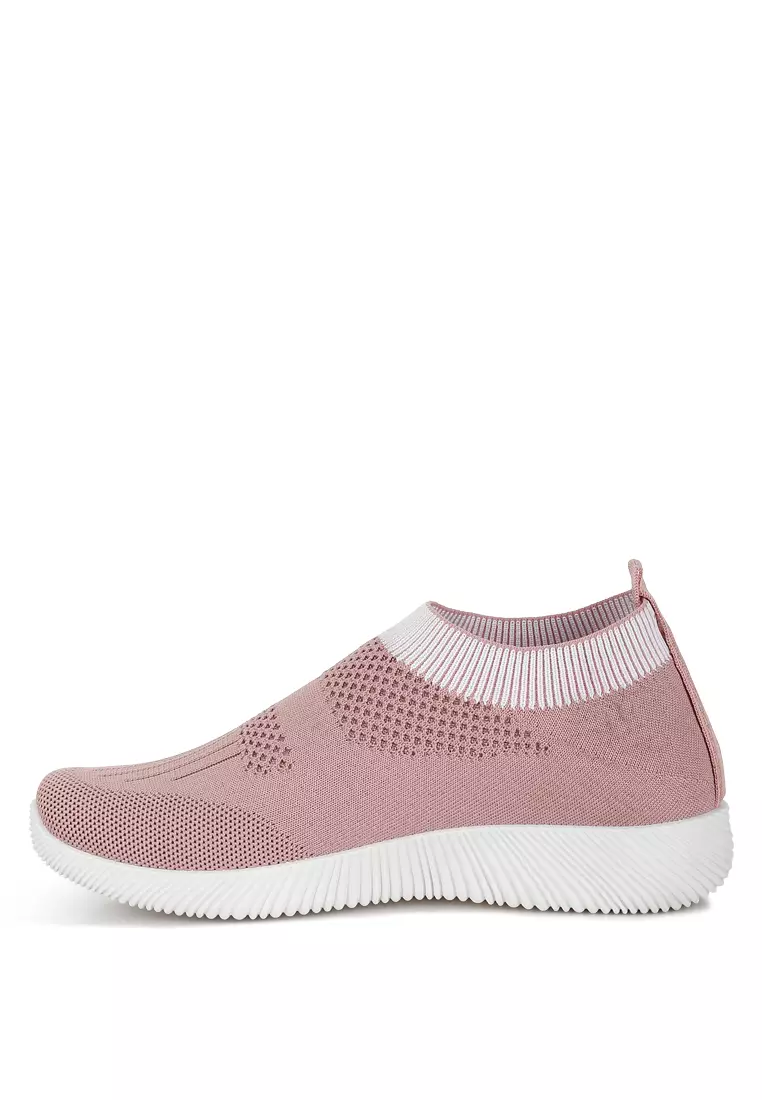 Sepatu kets jalan kaki Flyknit berwarna merah muda