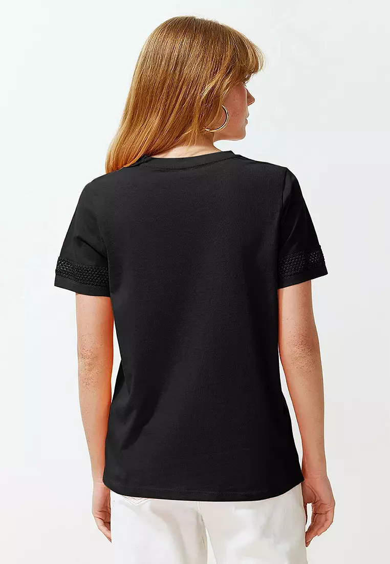 Black Accessory Detail Basic/Regular Pattern Knitted T-Shirt