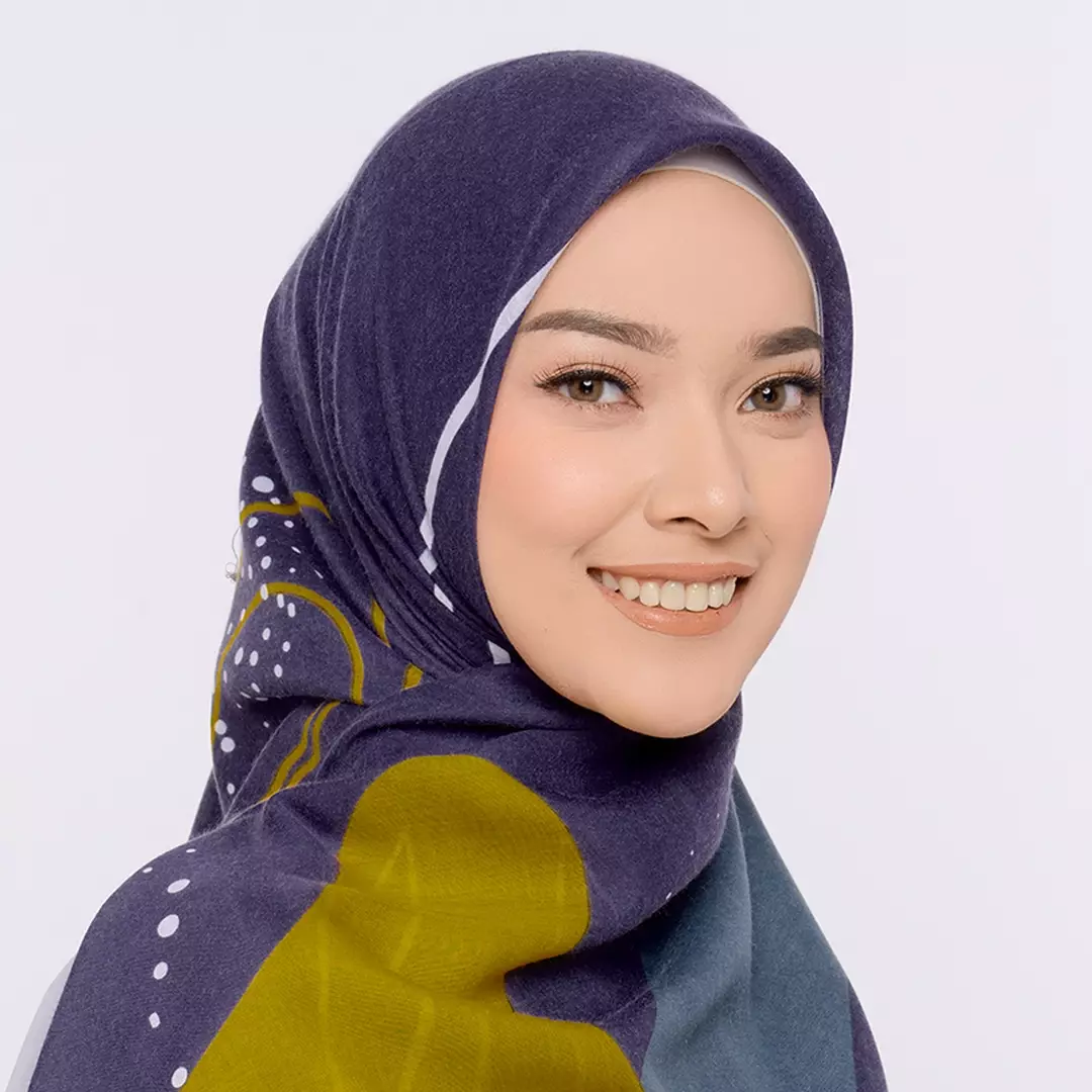 ZM Zaskia Mecca - Maura Purple Scarf Kerudung Segi Empat