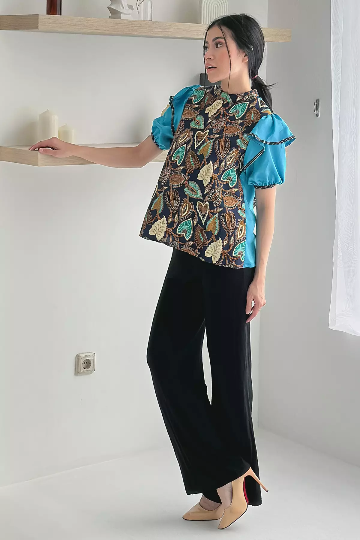 Tamara Daun Hijau Fluffy Sleeves Blouse