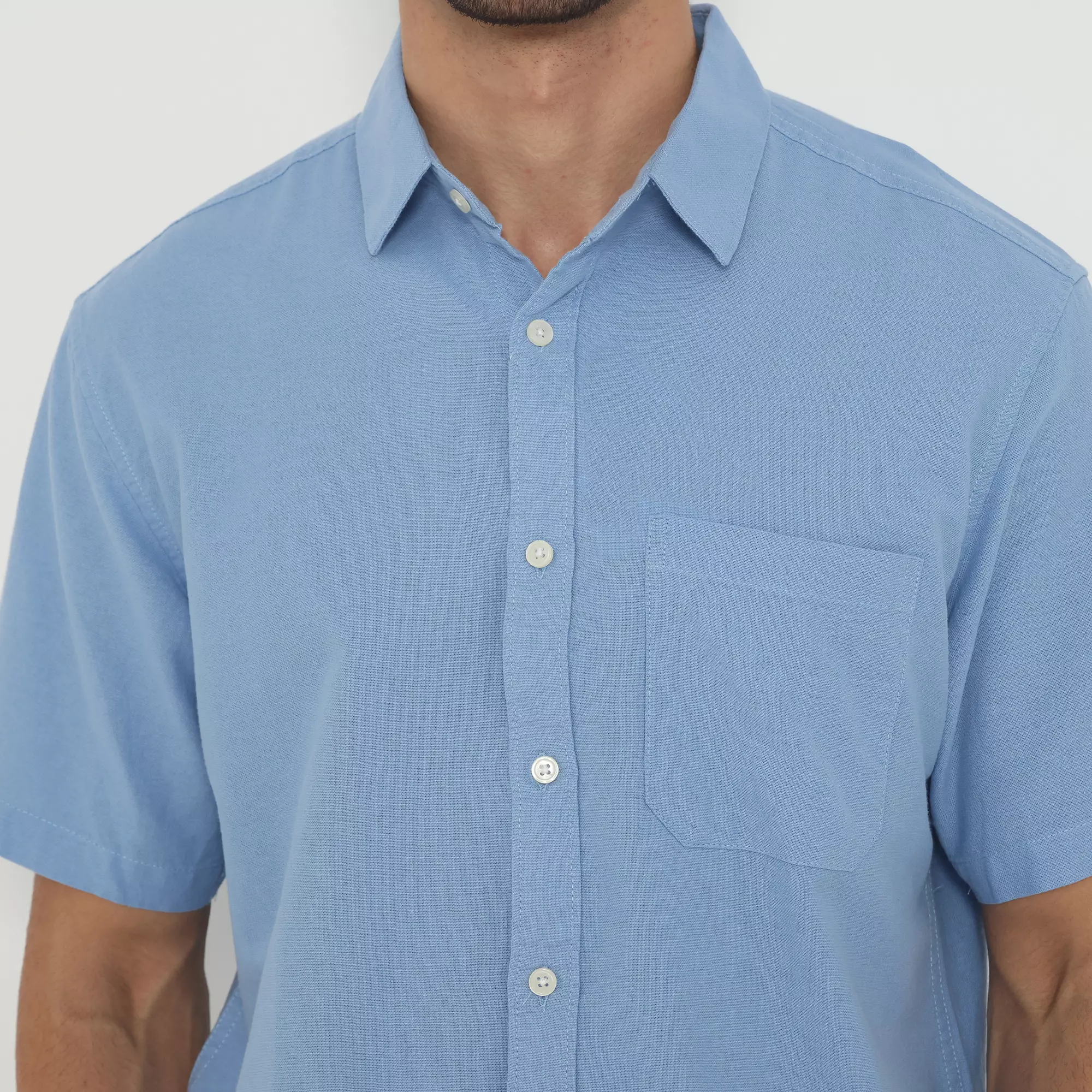 Men & Clo x PLATINI | Kemeja Pria Basic Polos Lengan Pendek Katun Light Blue 1090 