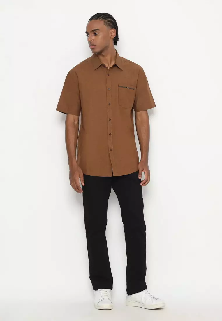 POLICE Kemeja Polos Cotton Twill Slub Coklat Regular Fit Pria