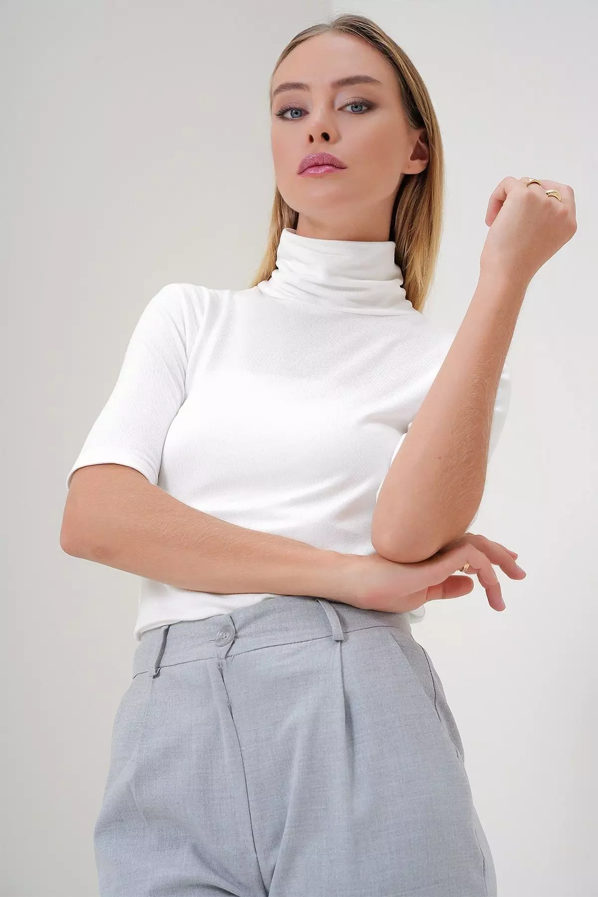Women's White Turtleneck Half Sleeve Knitwear Blouse