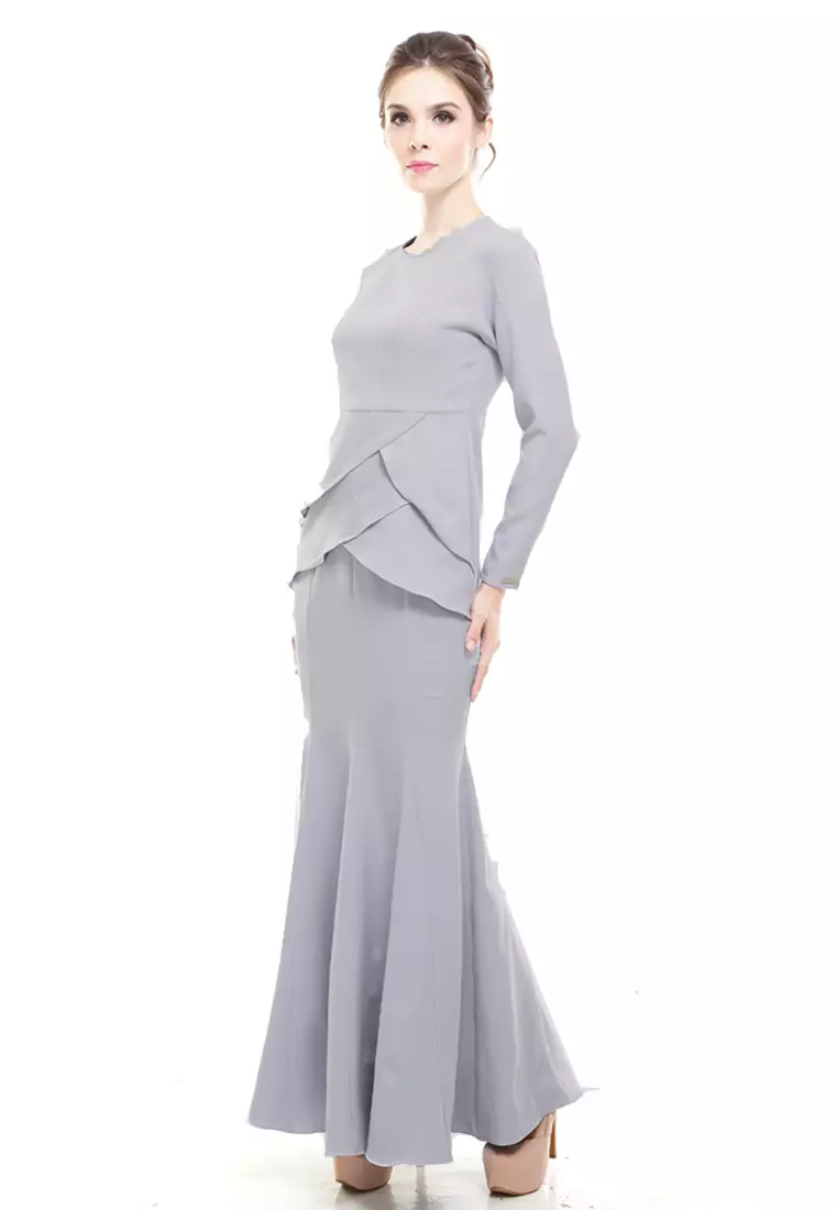 Piyona Kurung in Silver Grey