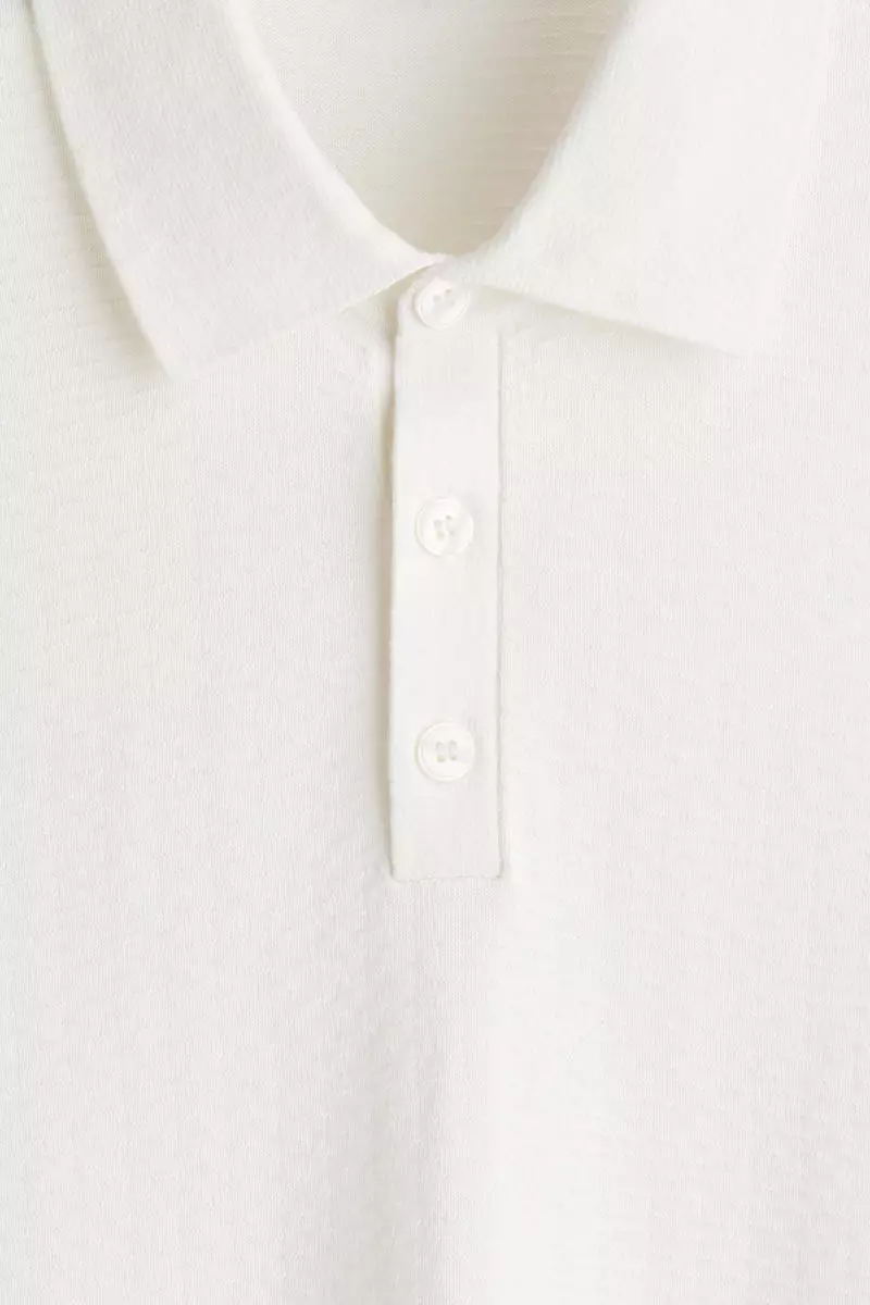 Slim Fit Textured polo shirt