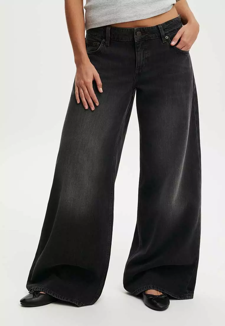 Petite Low Rise Wide Jeans