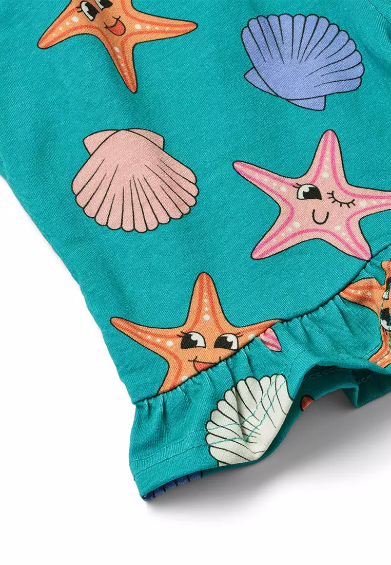 Shorts with starfish