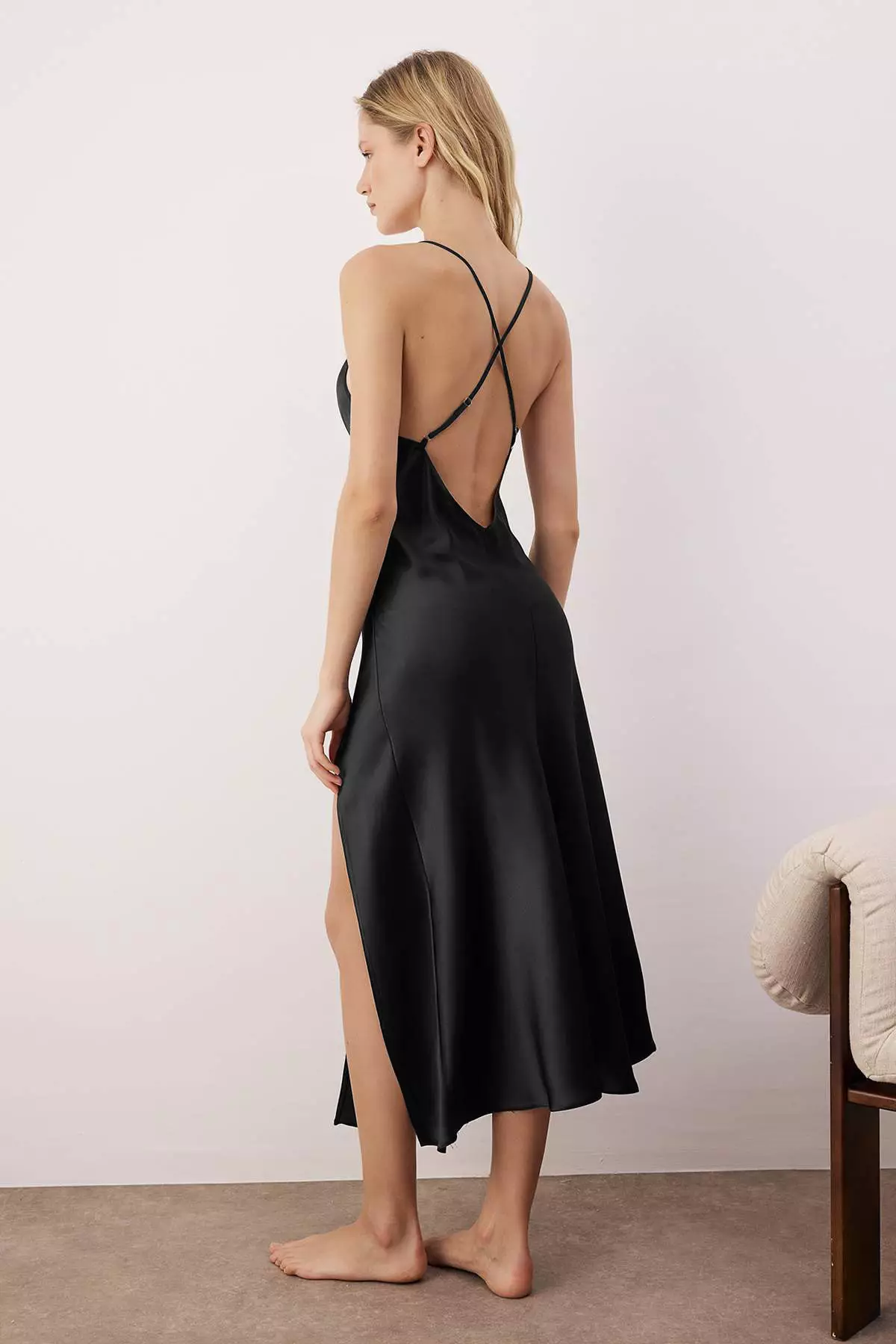 Black Slit And Button Detailed Strap Satin Woven Nightgown Thmaw26Gc00000