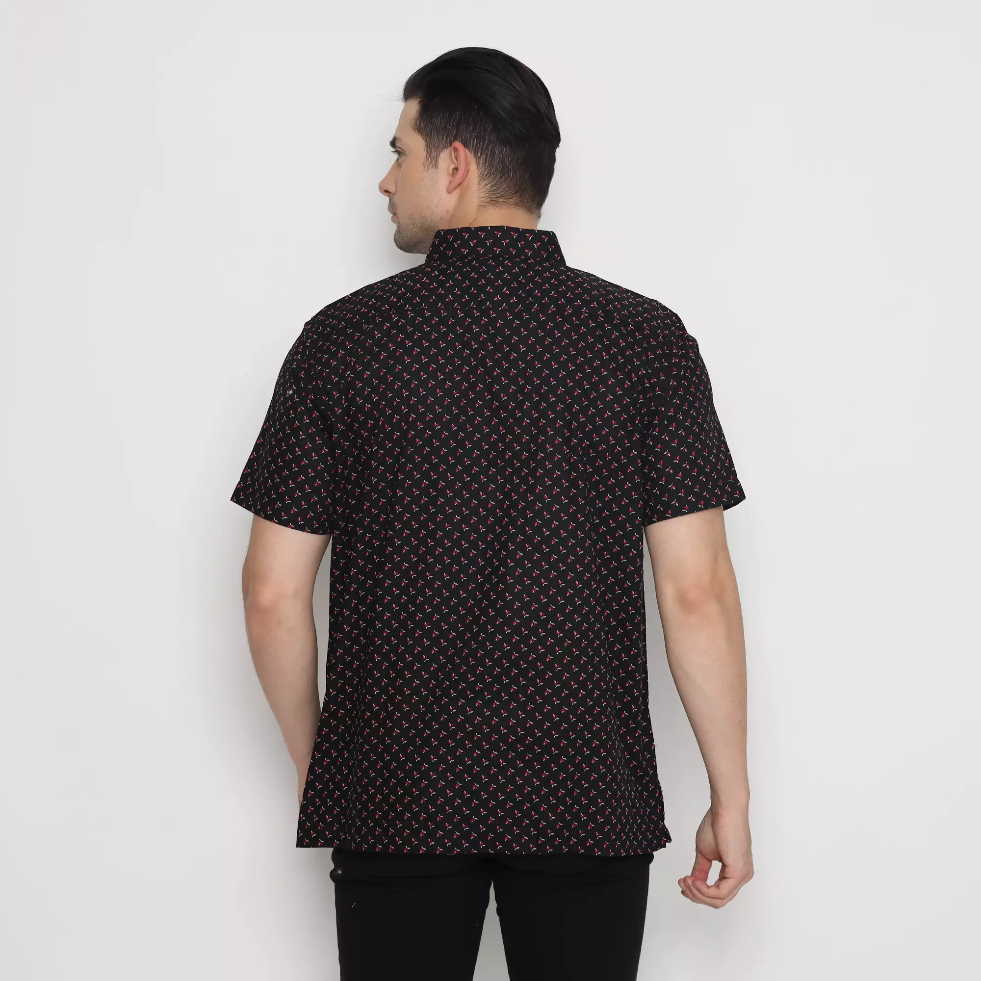 (Special Price) Platini Kemeja Motif Pria Lengan Pendek Katun Hitam 132234