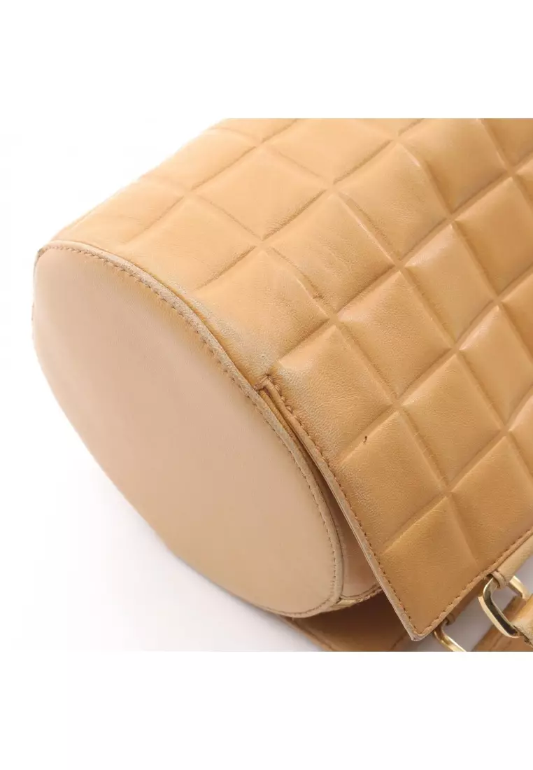 Pre-Loved Chanel chocolate bar Handbag leather beige gold hardware