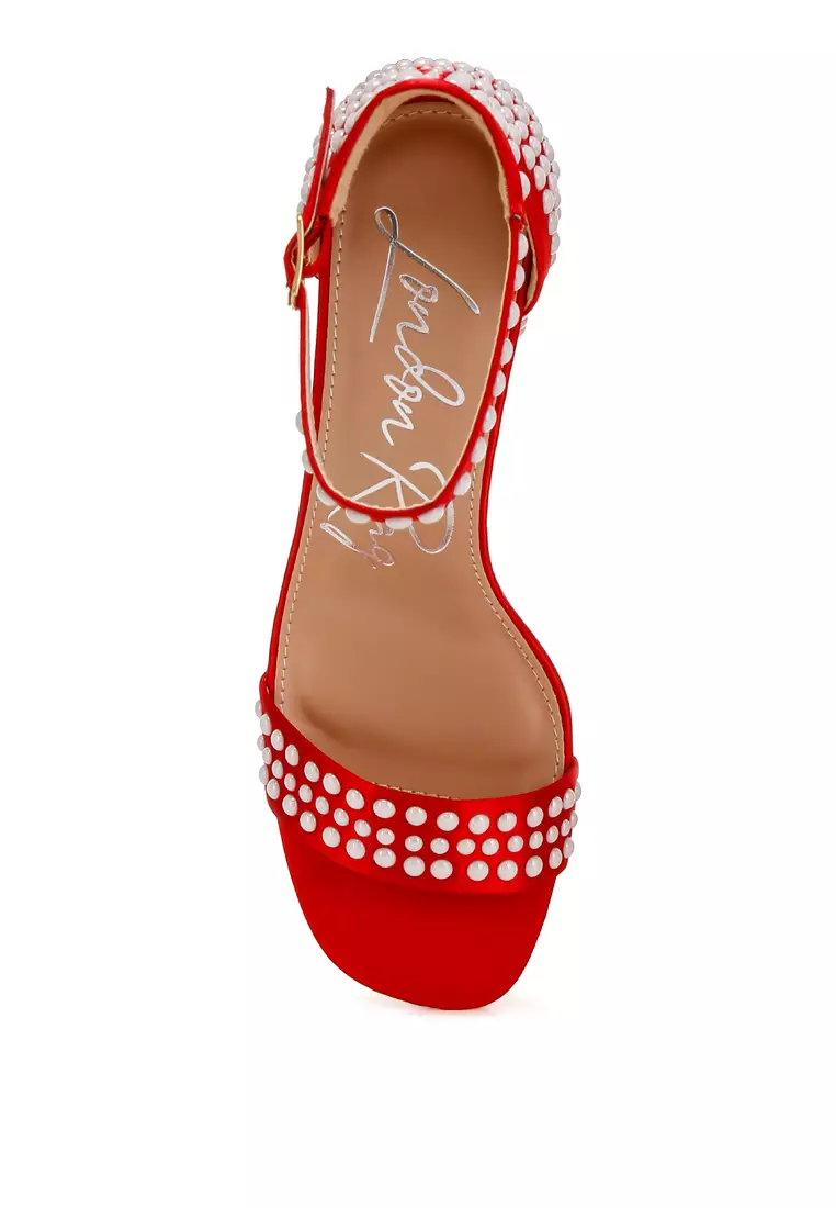 Sandal Satin Berhias Mutiara Warna Merah