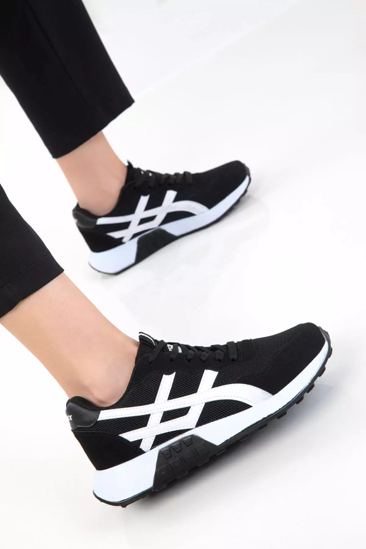 Black-White Women's Sneaker 20654