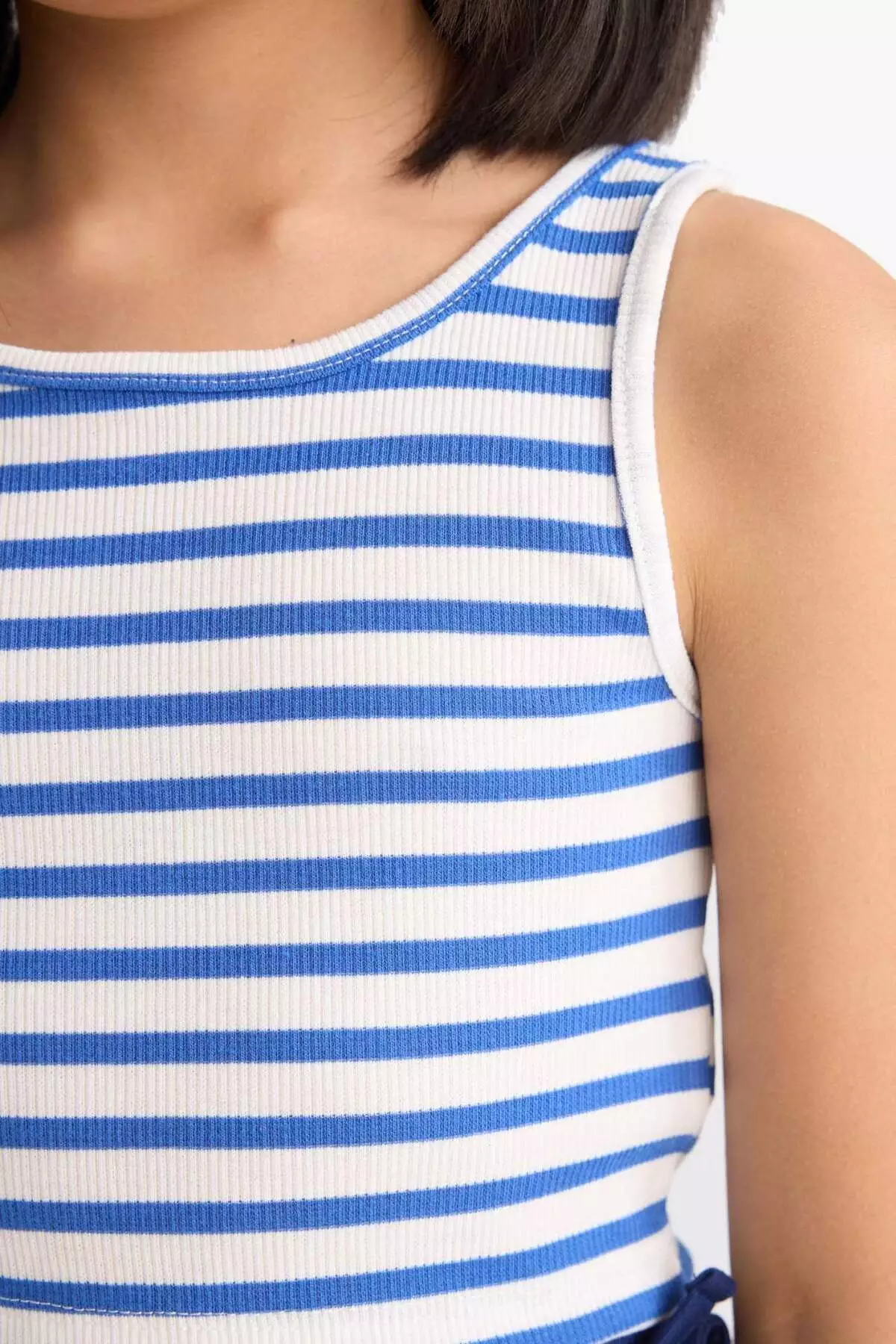 Girl's Crew Neck Striped Undershirt Z7814A625Hs