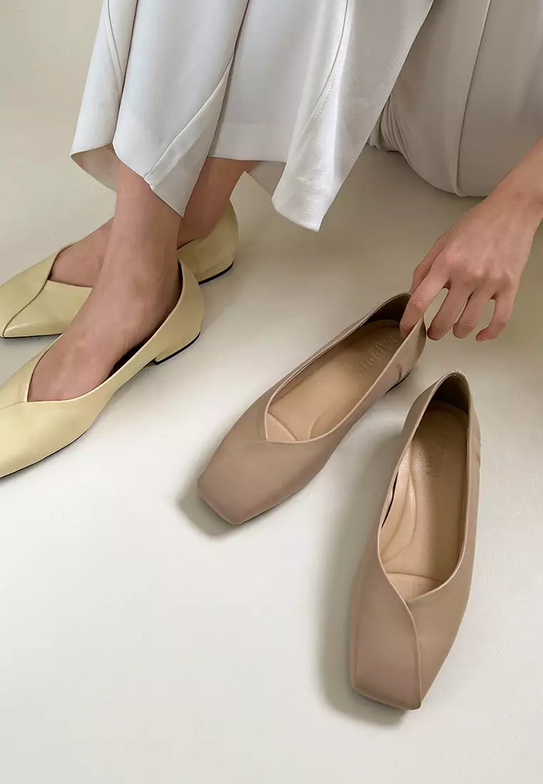 Della Square Flats (2cm) - Beige