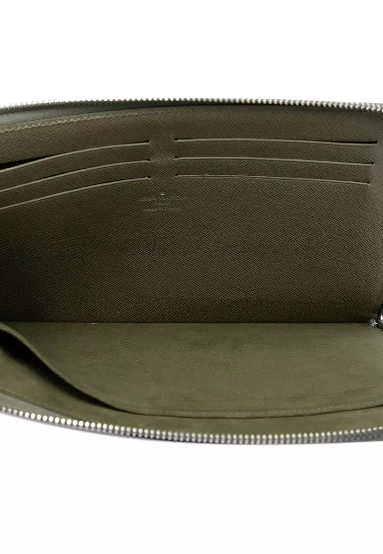 Pre-Loved Louis Vuitton Epi Pochette Jour Pm