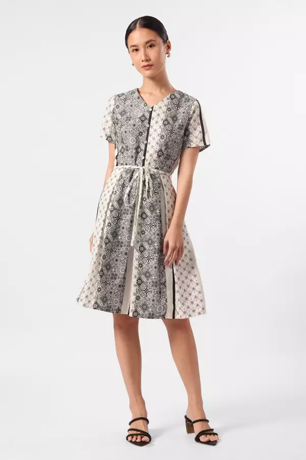 MINIMAL - Nirwasita - Dress Motif Kawung - Black Warna Black