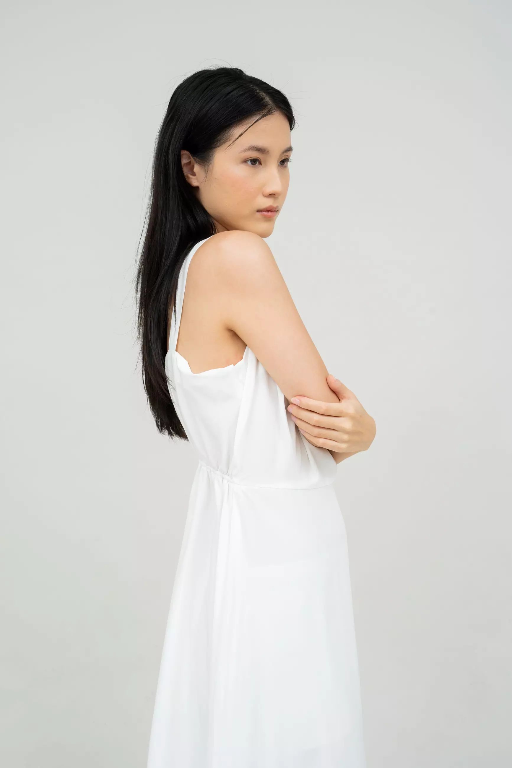 Houseofcuff Moon Dress in White Dress Tanpa Lengan