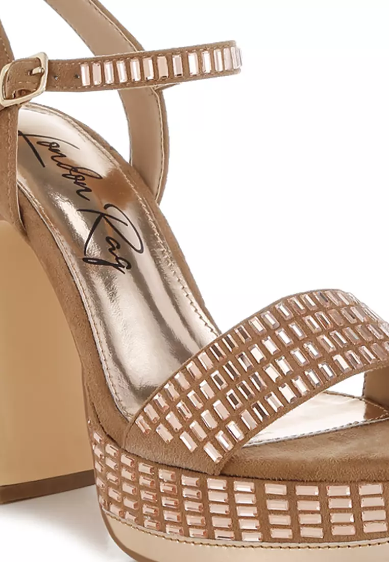 Sepatu hak bertali pergelangan kaki berhiaskan berlian imitasi warna cokelat