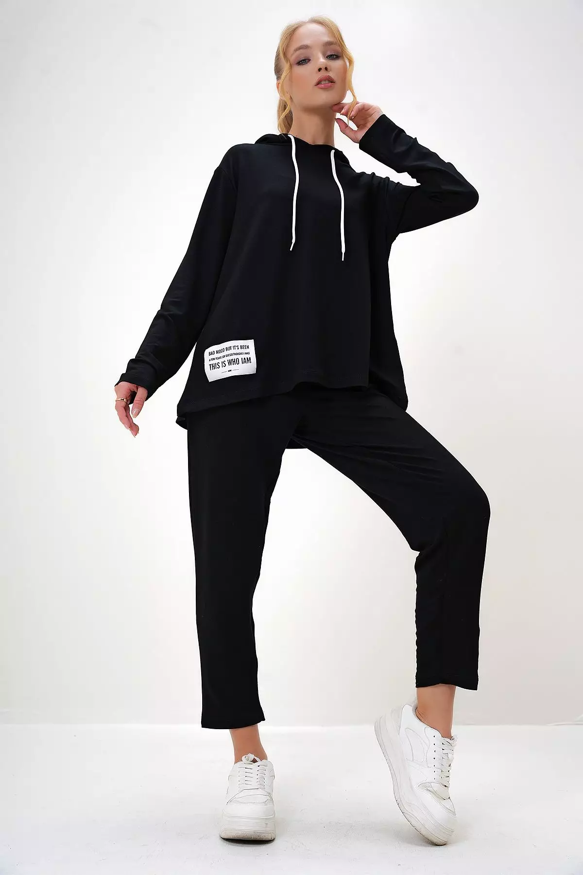 Women's Black Emblem Detailed Hooded Double Yarn Tracksuit