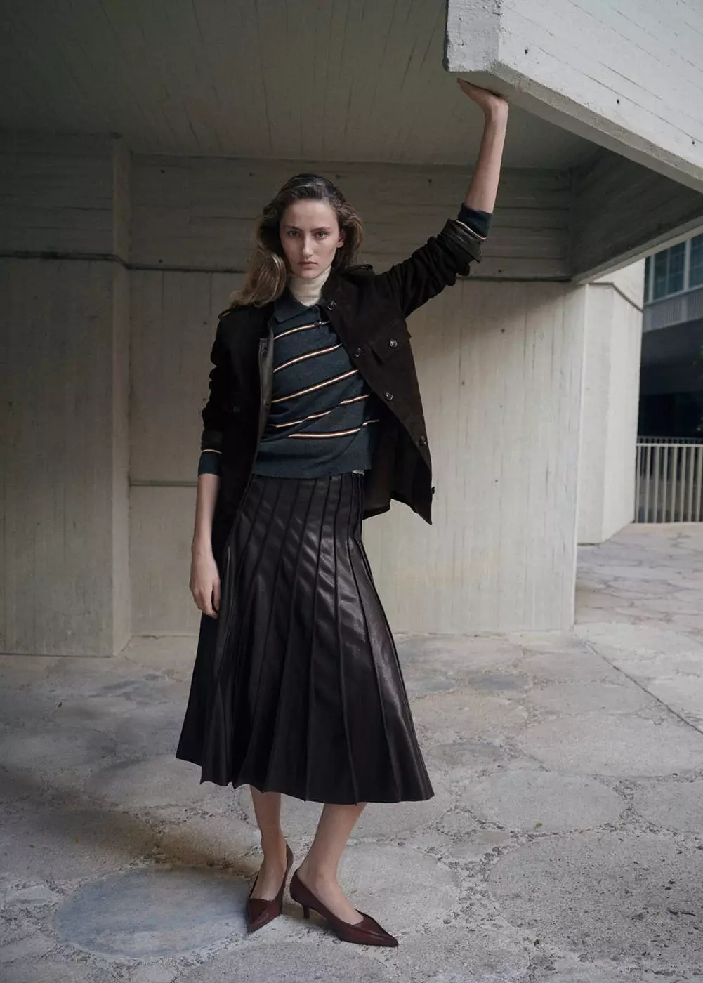 Rok godet kulit sintetis